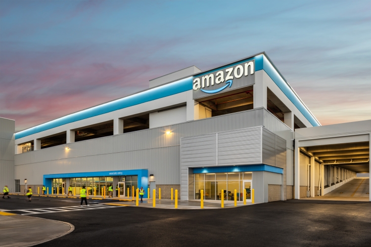 Amazon Warehouse in Honolulu by MG2 Architects and Swinerton Construction