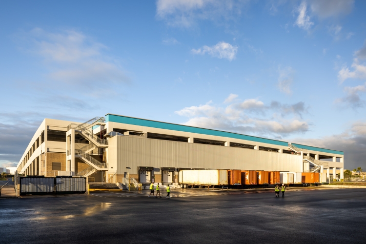 Amazon Warehouse in Honolulu by MG2 Architects and Swinerton Construction