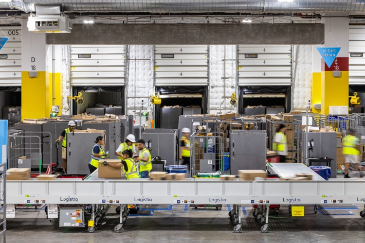 Amazon Warehouse in Honolulu by MG2 Architects and Swinerton Construction