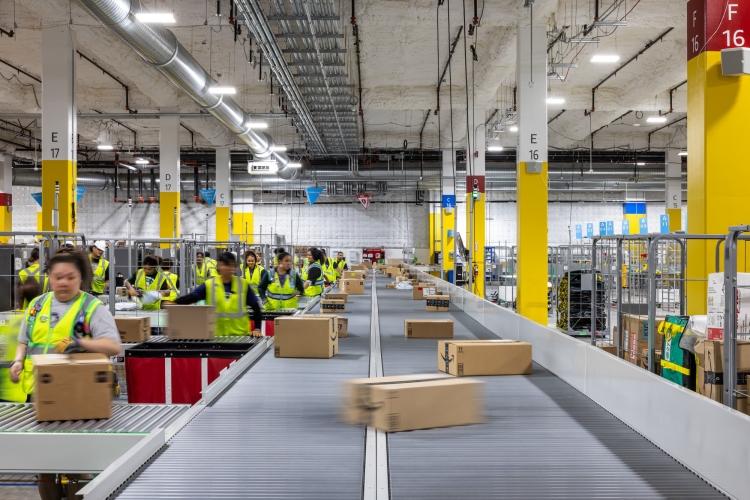 Amazon Warehouse in Honolulu by MG2 Architects and Swinerton Construction