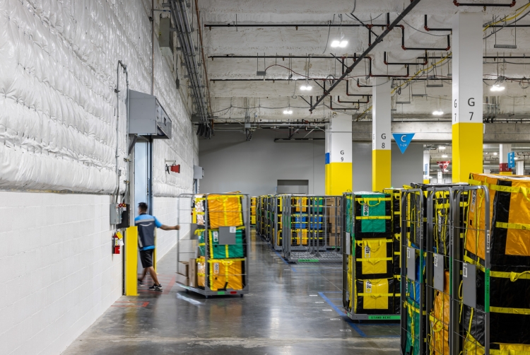 Amazon Warehouse in Honolulu by MG2 Architects and Swinerton Construction