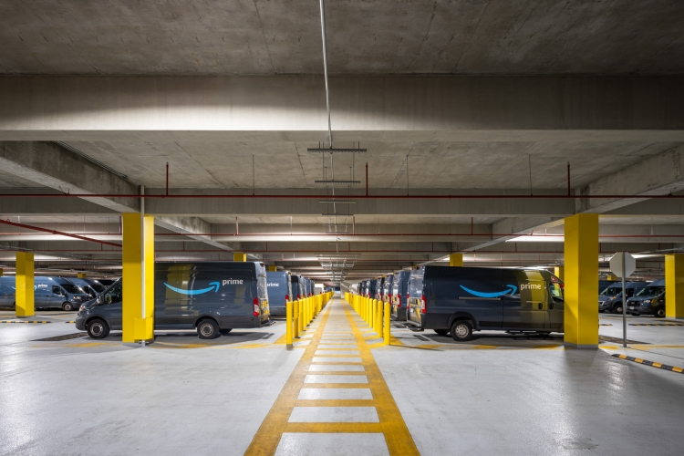 Amazon Warehouse in Honolulu by MG2 Architects and Swinerton Construction