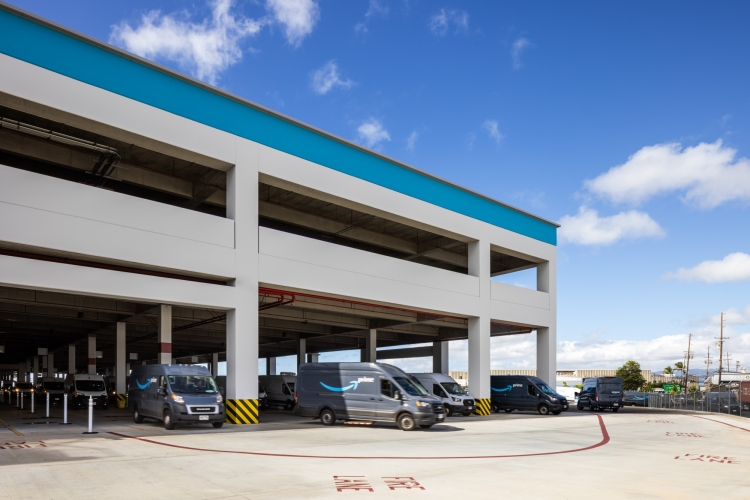 Amazon Warehouse in Honolulu by MG2 Architects and Swinerton Construction